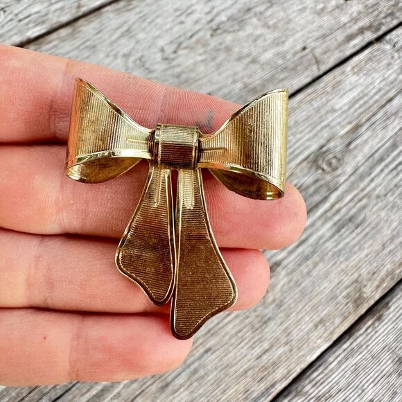 Vintage Gold Tone Bow Brooch: Signed Ribbon Pin - Picture 1 of 2